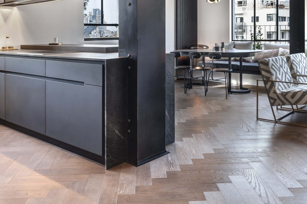 Wooden floors Villa Paola Herringbone 90 in a herringbone pattern