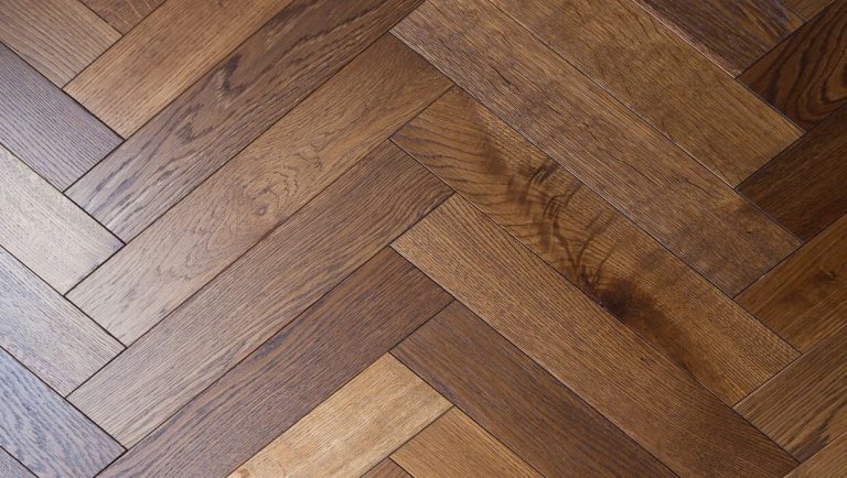 Dřevěné parkety Herringbone Egmont