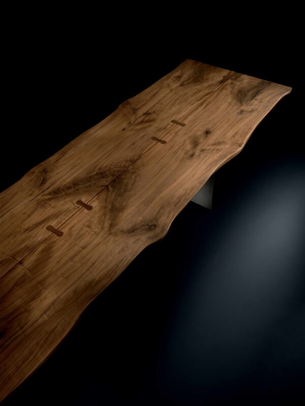 Masivní dřevěný stůl Vero
